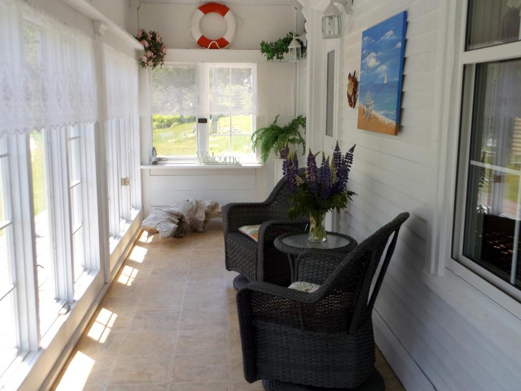 Deer Island Inn Lords Cove Экстерьер фото